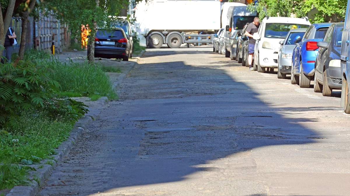 Trzy drogi w centrum Łodzi do remontu. Wiemy, kiedy ruszą prace