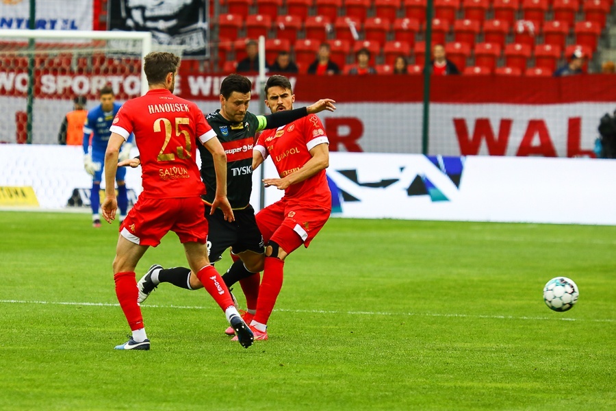 Widzew Łódź i jego były piłkarz ukarani przez PZPN. Łukasz Grzeszczyk nie pałał miłością do byłej drużyny (Fot. Michał Pietrzak/TuŁódź.pl)