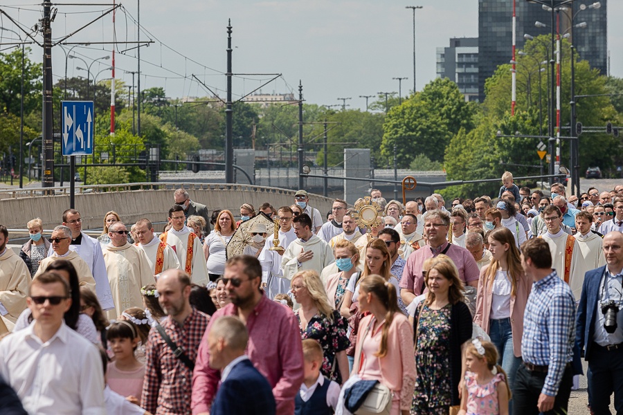 Boże Ciało w Łodzi. Procesja pod przewodnictwem abp. Grzegorza Rysia przeszła ulicami miasta [galeria] - Zdjęcie główne