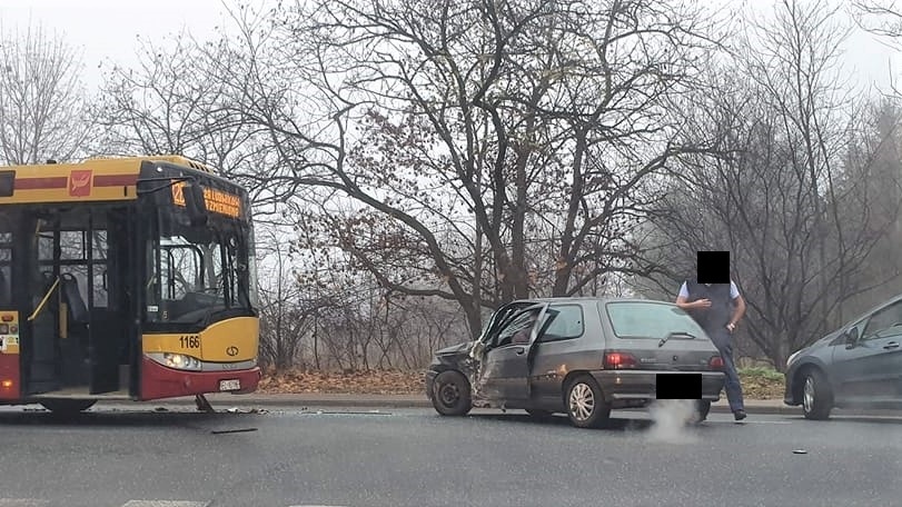 Utrudnienia po porannej kolizji na ul. Przybyszewskiego - Zdjęcie główne