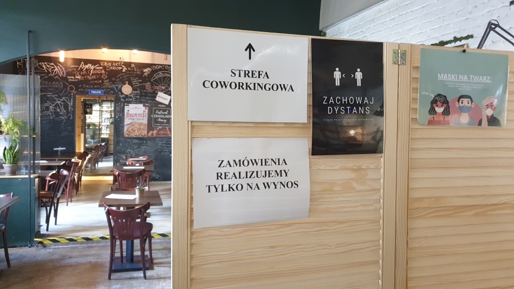 Coworking obok pizzerii przy ulicy Piotrkowskiej w Łodzi. Takiego miejsca nie ma nigdzie indziej (fot. Bartosz Jankowski - TuŁódź.pl)