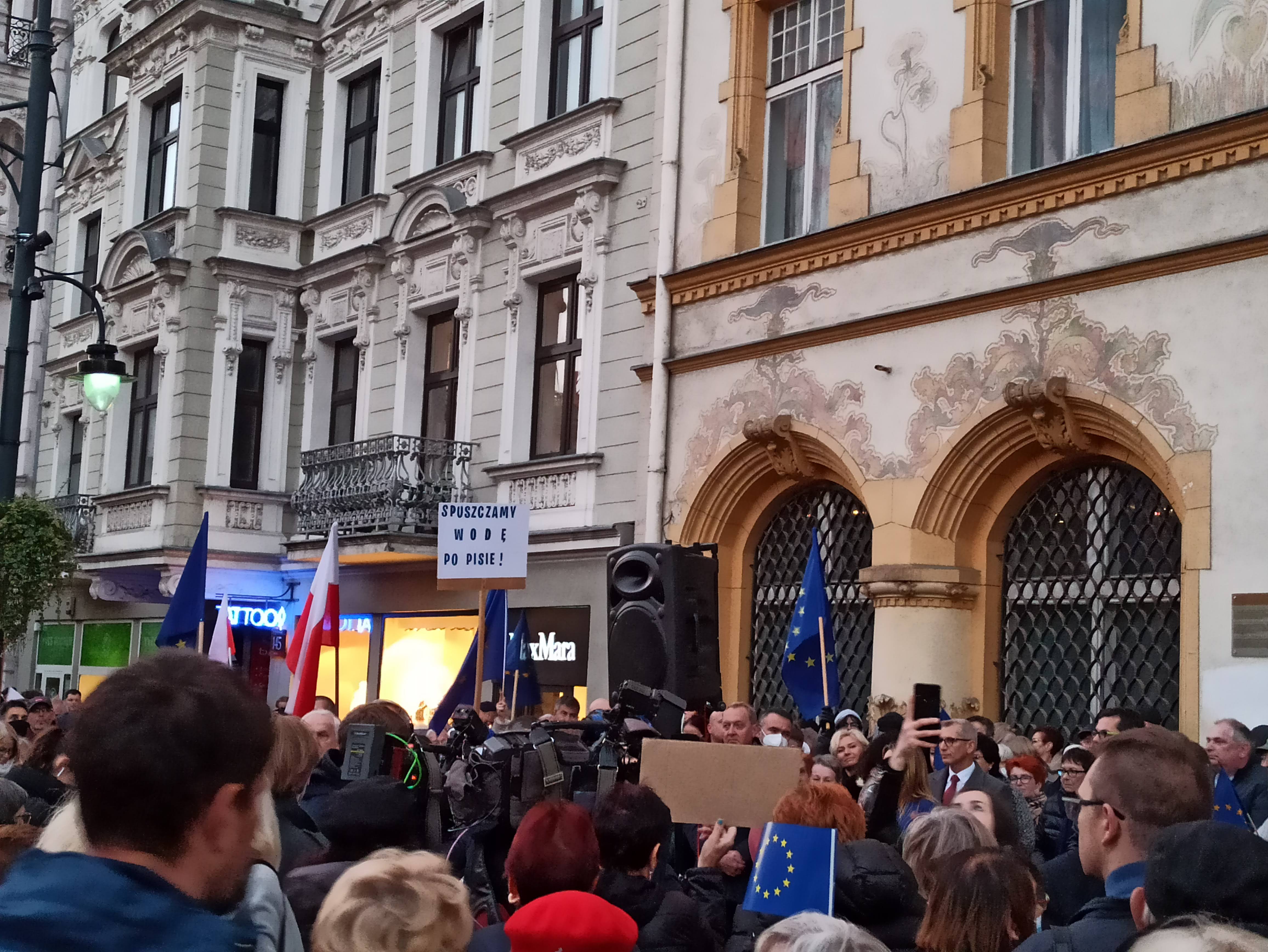 Protest na ulicy Piotrkowskiej w Łodzi