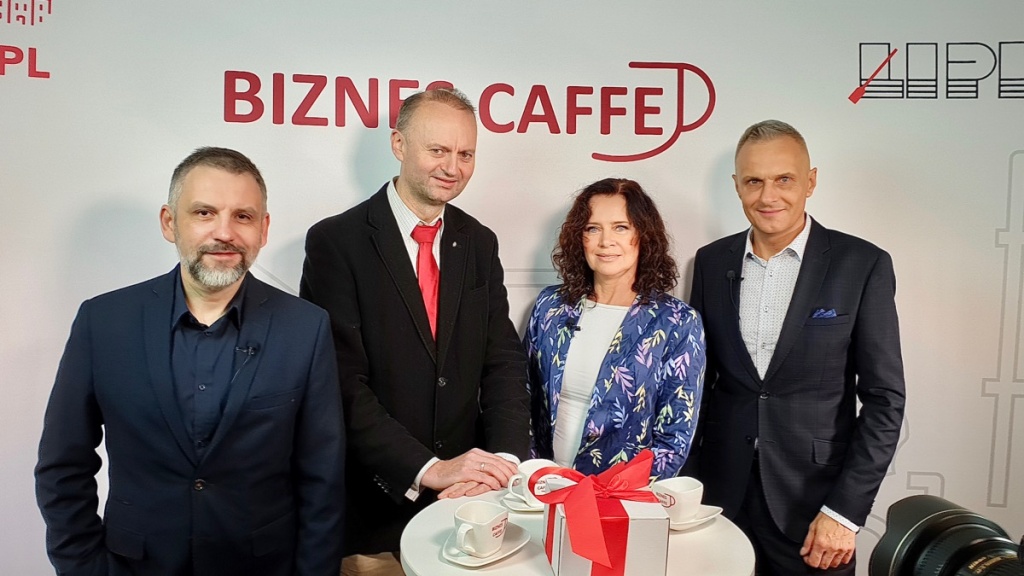 Solidarność podatkowa, grafenowe buty i kwiaty zatopione w świetle. Biznes Caffe #30 [WIDEO] - Zdjęcie główne