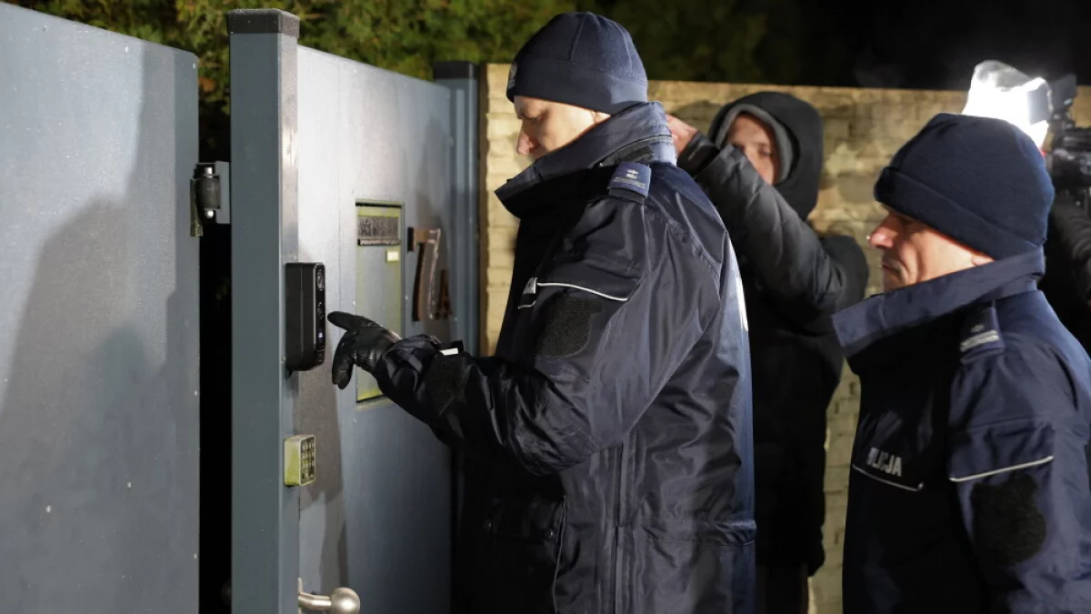 Policja pod domem Zbigniewa Ziobry w Łódzkiem. Chcą go doprowadzić przed komisję śledczą ds. Pegasusa - Zdjęcie główne