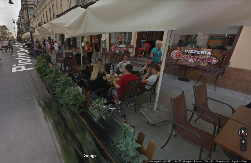 Wakacje na Piotrkowskiej w Łodzi przed pandemią! Kto odnajdzie się na zdjęciach w Google Street View? (fot. Google Street View)