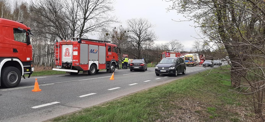 W wypadku samochodowym na ul. Strykowskiej w Łodzi obrażenia odniosły dwie osoby (fot. Piotr Maj) |wiadomości łódzkie | Łódź | TuŁódź