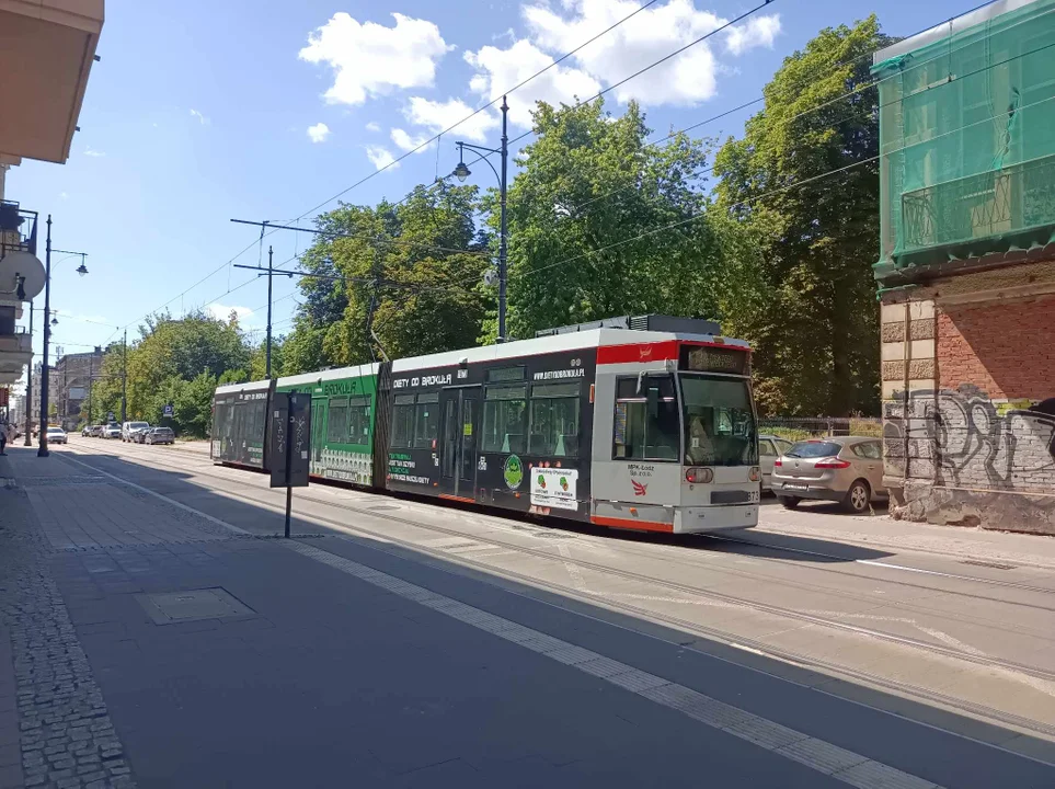 Problem na Kilińskiego. Tramwaje mają opóźnienia przez kierowców "Każda stracona minuta w korku kosztuje" - Zdjęcie główne