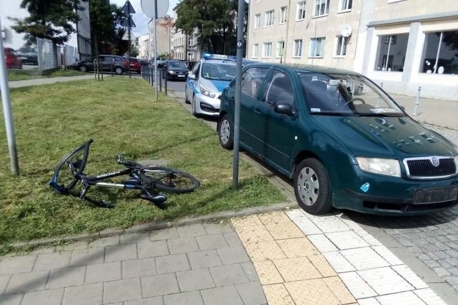 Wypadek w Łodzi: Pił i wsiadł za kółko. Potrącił rowerzystę na skrzyżowaniu al. Piłsudskiego z Wysoką [zdjęcie] - Zdjęcie główne