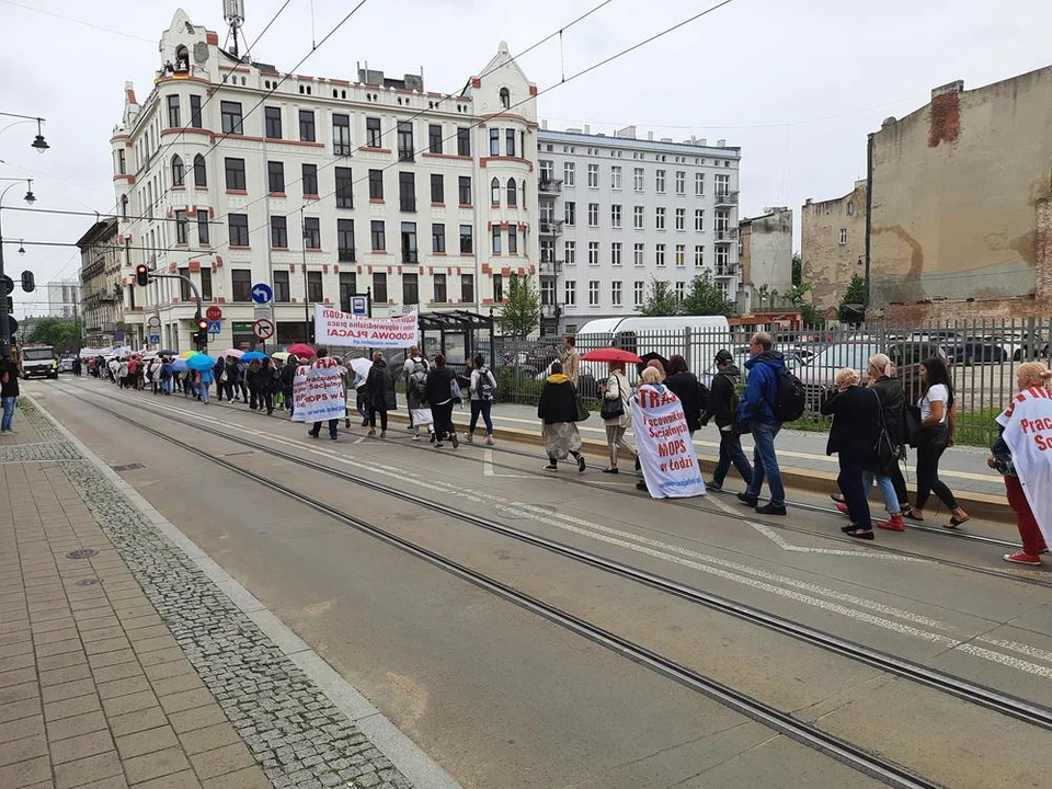 Strajk pracowników MOPS-u wciąż trwa. KLIKNIJ NA NASTĘPNE ZDJĘCIE