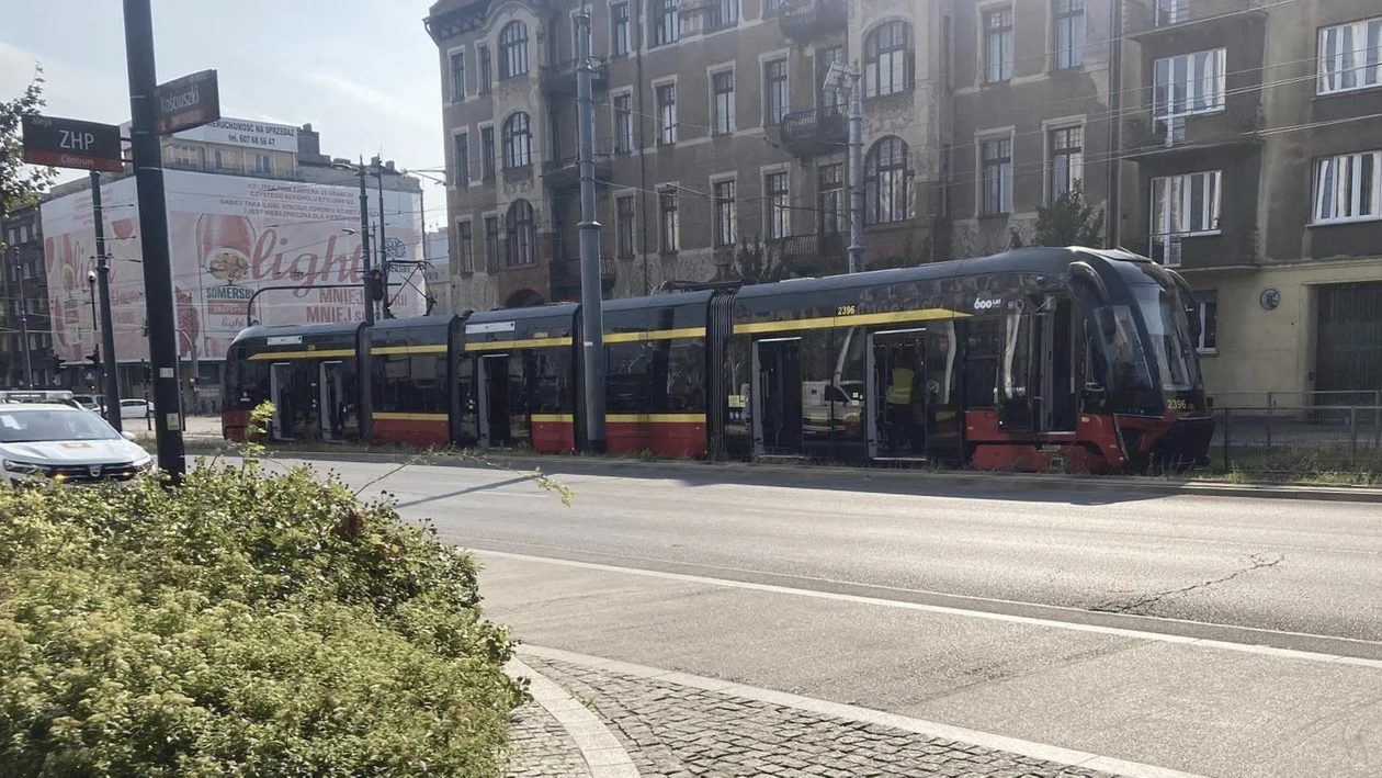 Wstrzymanie ruchu tramwajów w centrum Łodzi. Pięć linii skierowanych na objazd - Zdjęcie główne