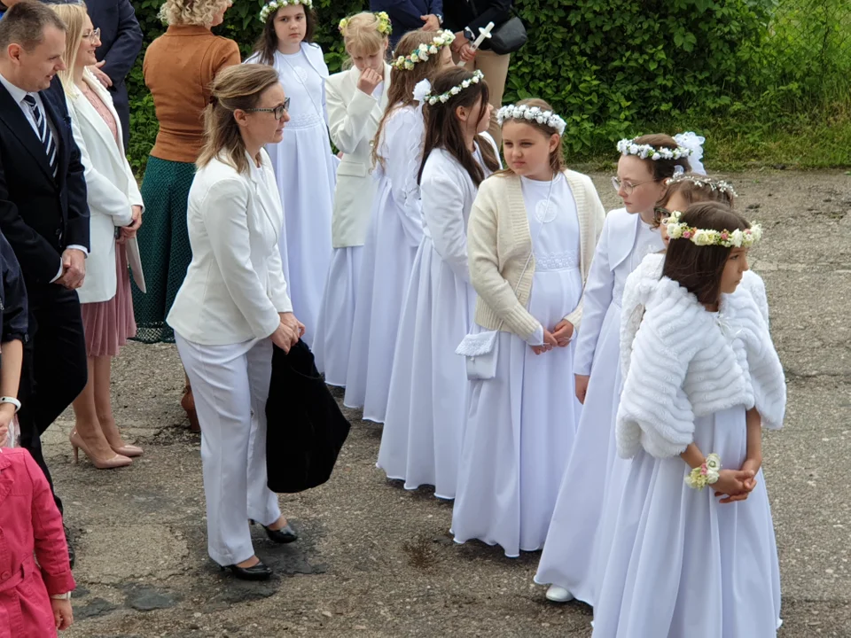 Dzieci z parafii Najświętszej Eucharystii przy ul. Popiełuszki w Łodzi przystąpiły do pierwszej komunii świętej
