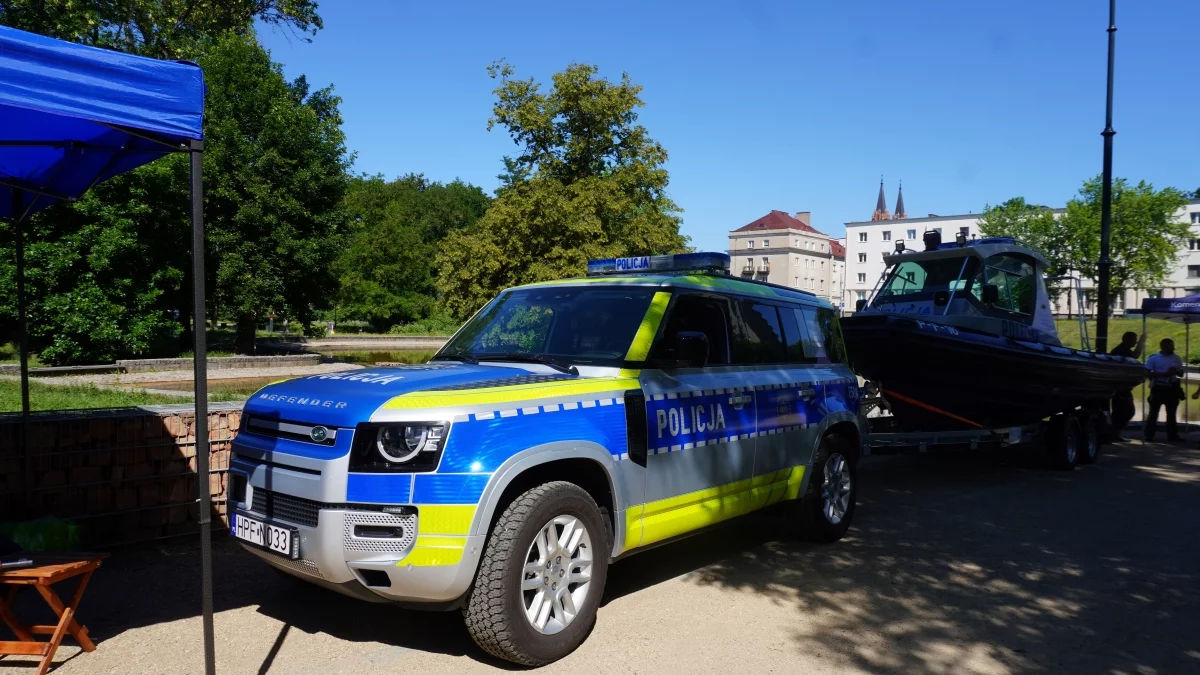Dużo radiowozów i funkcjonariuszy w Parku Staromiejskim. Policja uczy profilaktyki [FOTO]