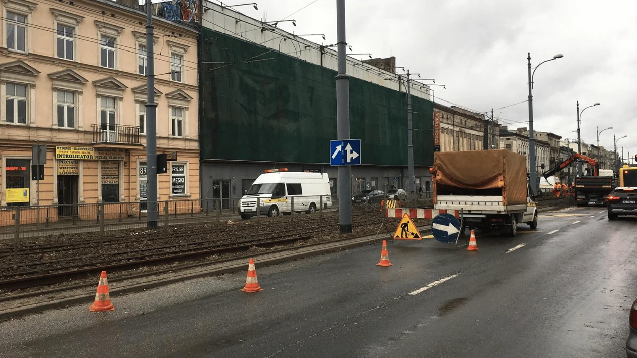 Prace przy torowisku nie tylko na skrzyżowaniu z ulicą Legionów. MPK także chce wykorzystać czas wstrzymania ruchu tramwajów na poprawę jego stanu [ZDJĘCIA] - Zdjęcie główne