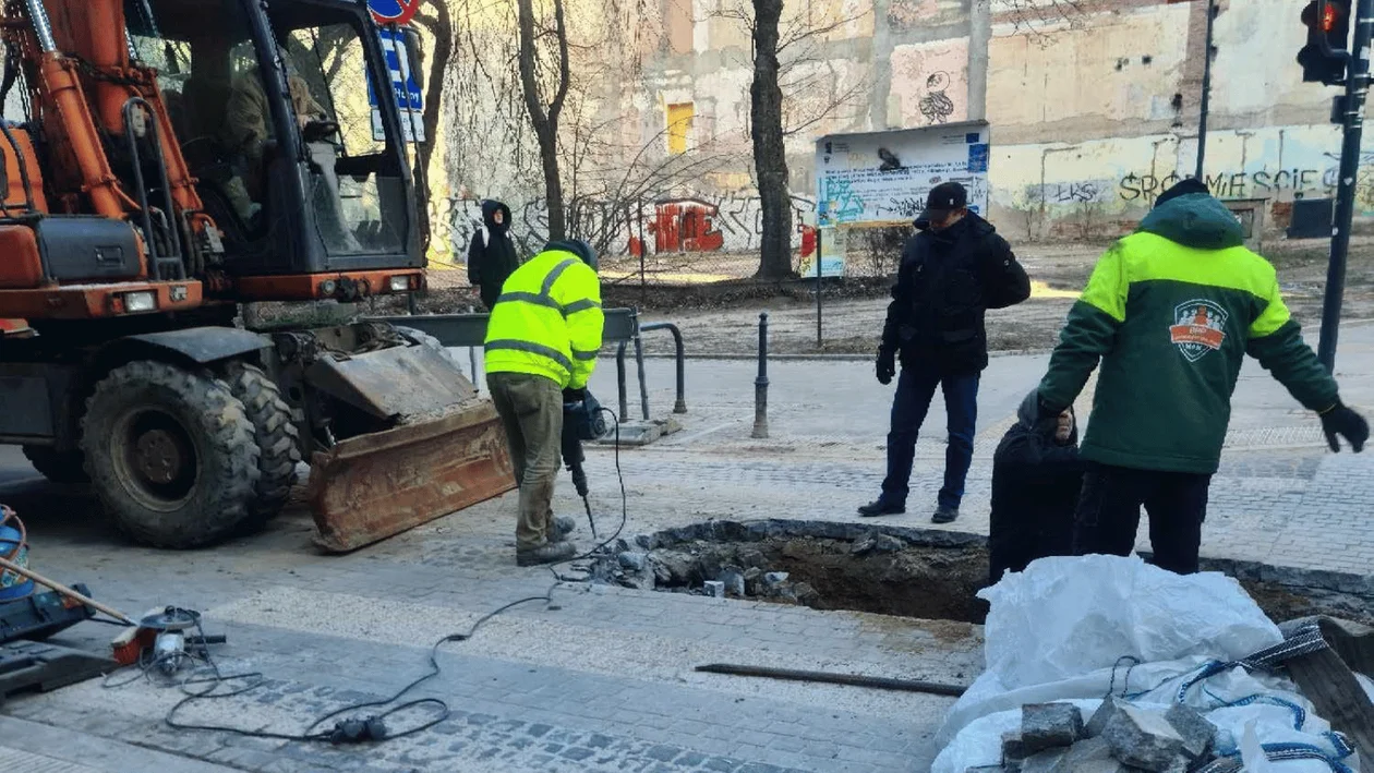 Udało się zakończyć naprawę na jednej z najważniejszych ulic w łódzkim Śródmieściu. Kierowcy, sprawdźcie co się zmieniło - Zdjęcie główne