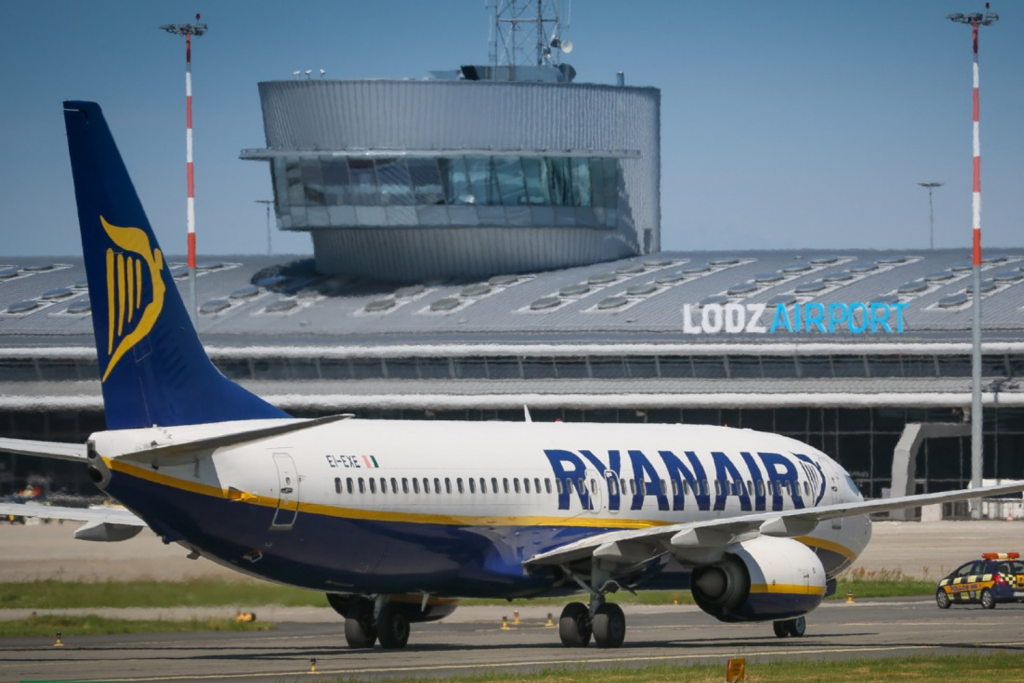 Zmiany w rozkładzie połączeń Ryanair. Mniej połączeń między Łodzią a Londynem - Zdjęcie główne