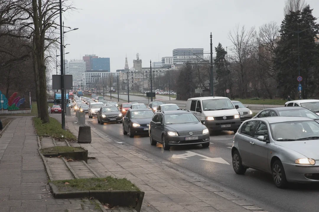 Jasna i ciemna strona Łodzi. W których dzielnicach wziąć głęboki oddech, a gdzie lepiej go wstrzymać? - Zdjęcie główne