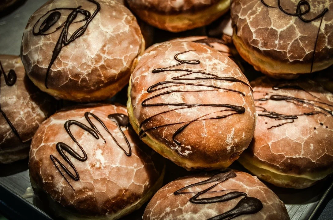 Gdzie kupić pączki na tłusty czwartek? Sprawdzamy ceny w popularnych supermarketach [LISTA] - Zdjęcie główne