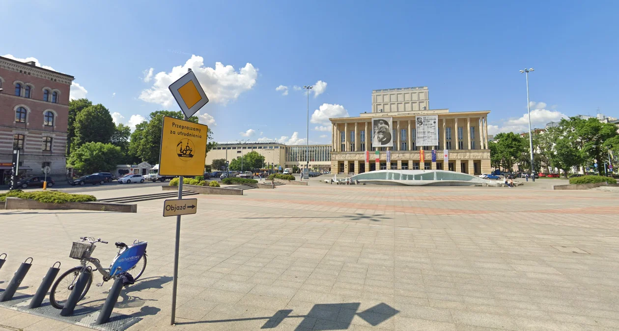 Tak zmieni się plac Dąbrowskiego w Łodzi. Nowością będzie dużo zieleni. Zniknie słynna fontanna [WIZUALIZACJE] - Zdjęcie główne