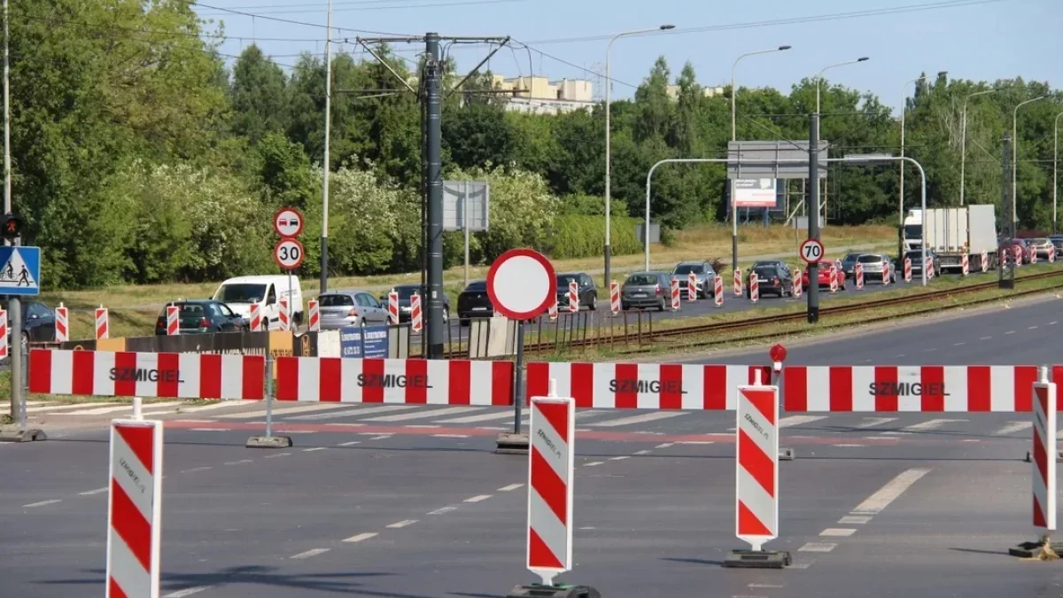 Kierowcy mogą odetchnąć z ulgą. Wraca ruch na obu nitkach al. Włókniarzy - Zdjęcie główne