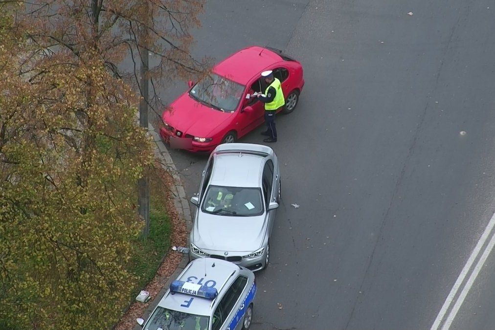 Policyjny dron ujawnił szereg nieprawidłowości, których dopuszczają się łódzcy kierowcy