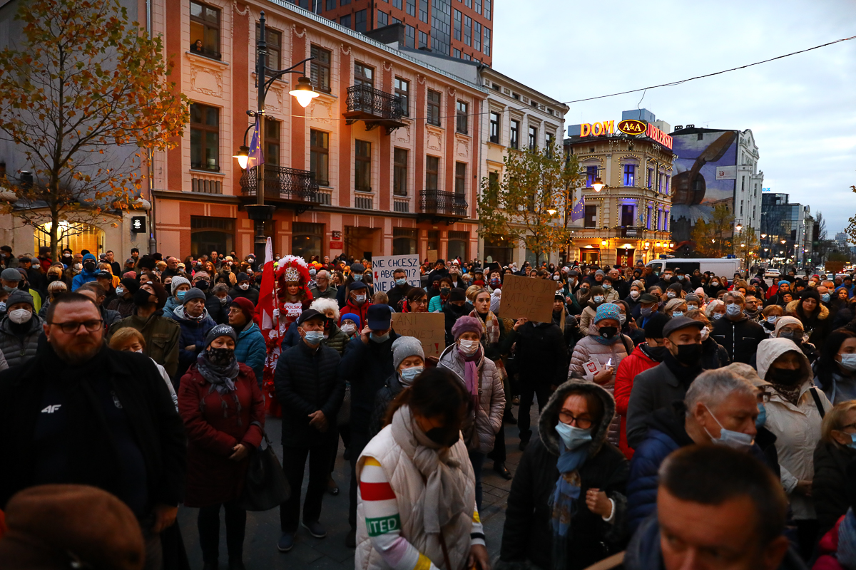 „Ani jednej więcej” - protest na Piotkowskiej w Łodzi