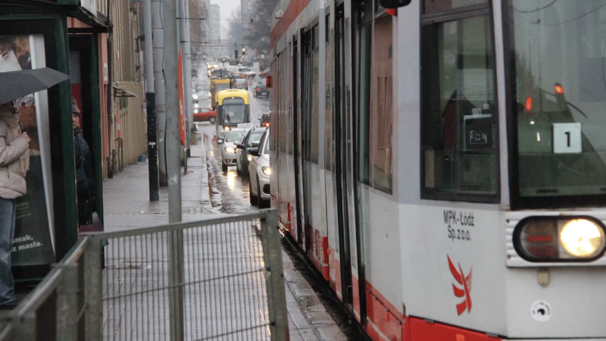 „Zawrotne” prędkości łódzkich tramwajów. Na Kilińskiego jadą 2,5 km/h, na trasie W-Z tyle co w 2004 roku - Zdjęcie główne