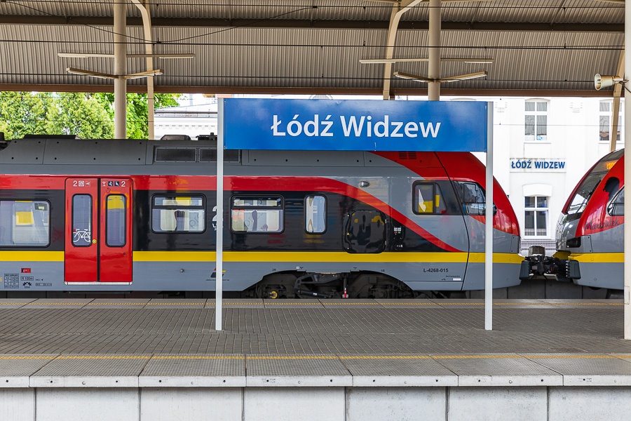 Łódź Widzew wtedy i teraz. Pamiętacie dworzec sprzed remontu? (fot. Michał Pietrzak - redakcja TuŁódź) | wiadomości łódzkie | Łódź | TuŁódź