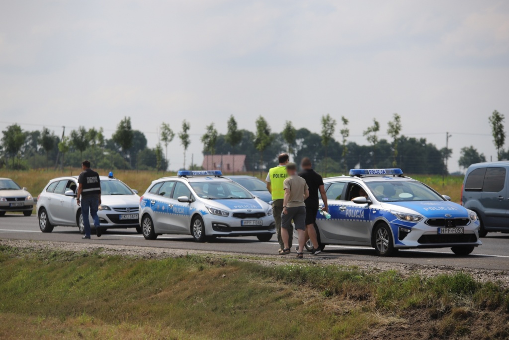 Wypadek Łódzkie. Do groźnego wypadku samochodowego doszło na autostradzie A1, na wysokości miejscowości Wieszczyce (fot. bnp) |wiadomości łódzkie | Łódź | TuŁódź