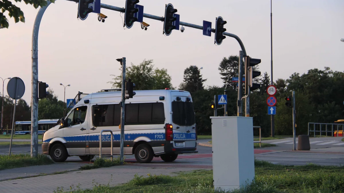 Kierowco,  w tych miejscach działa systemy Red Light. Jaki mandat za niezatrzymanie się na czerwonym świetle? - Zdjęcie główne