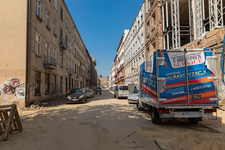 Włókiennicza Łódź. Połowa prac remontowych na zabytkowej ulicy została już wykonana (fot. Michał Pietrzak - redakcja TuŁódź) |wiadomości łódzkie | Łódź | TuŁódź