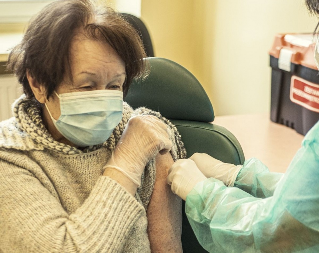 Szczepienia na koronawirusa w Łodzi. W poradni Miejskiego Centrum Medycznego im. Jonschera nawet 120 seniorów tygodniowo [zdjęcia] - Zdjęcie główne