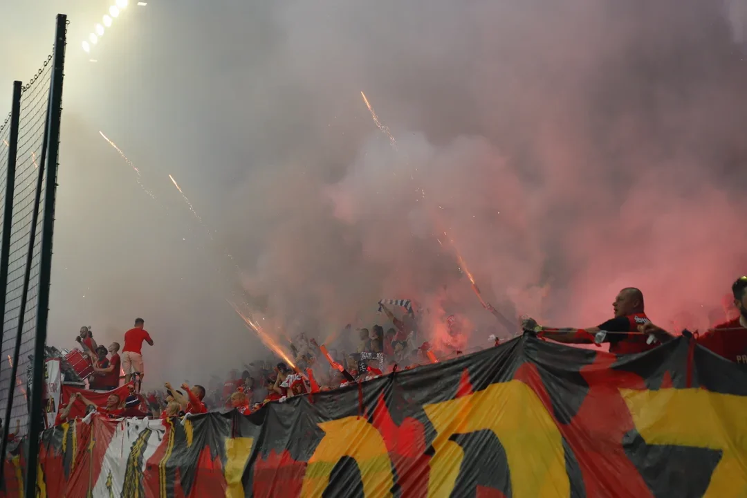 Derby Łodzi: Policja w stanie gotowości. Piłkarskie święto próbują zakłócić pseudokibice - Zdjęcie główne