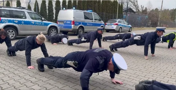 Funkcjonariusz ranny na służbie. Policja i straż pożarna organizują akcję „wyzwanie” [WIDEO] - Zdjęcie główne