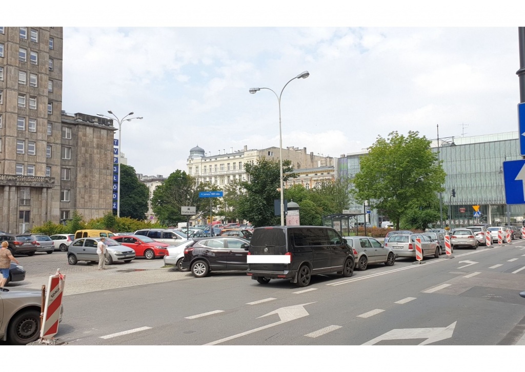 Parking zamiast ulicy. Tak teraz wygląda ul. Sienkiewicza w Łodzi [zdjęcia] - Zdjęcie główne