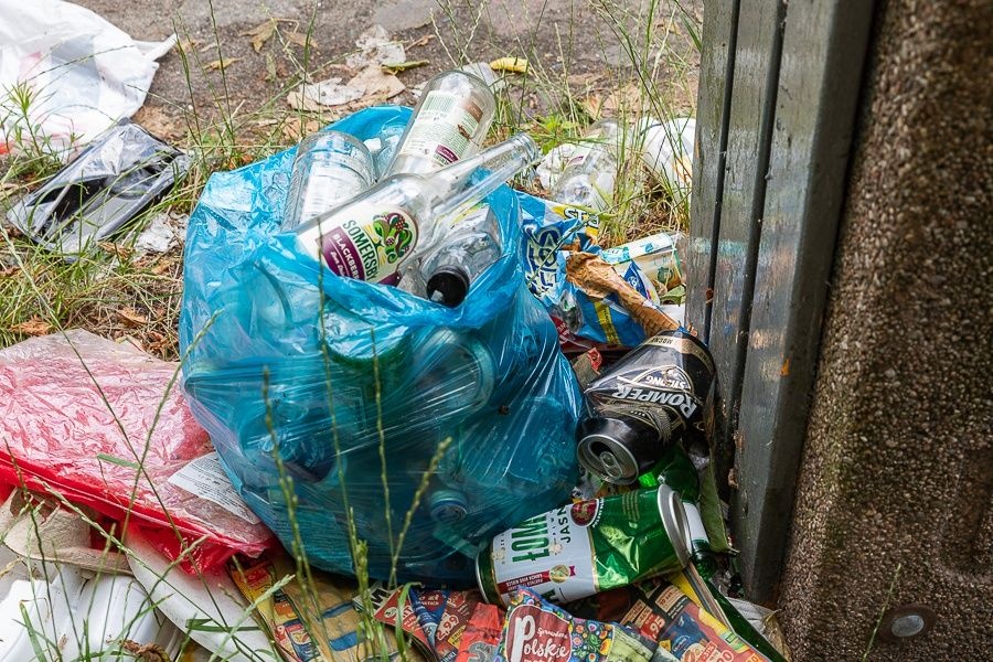 Śmieci Łódź. Łodzianie chcą czystego miasta. Zadbać o to ma straż miejska wyposażona w nową „broń” (fot. Michał Pietrzak - TuŁódź.pl)