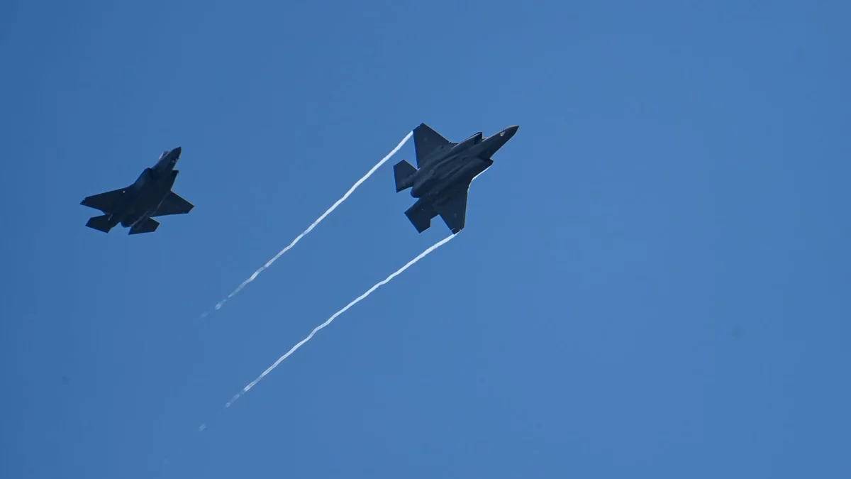 Łodzianie przyszli zobaczyć najnowocześniejsze myśliwce. F-35 nie nadleciały