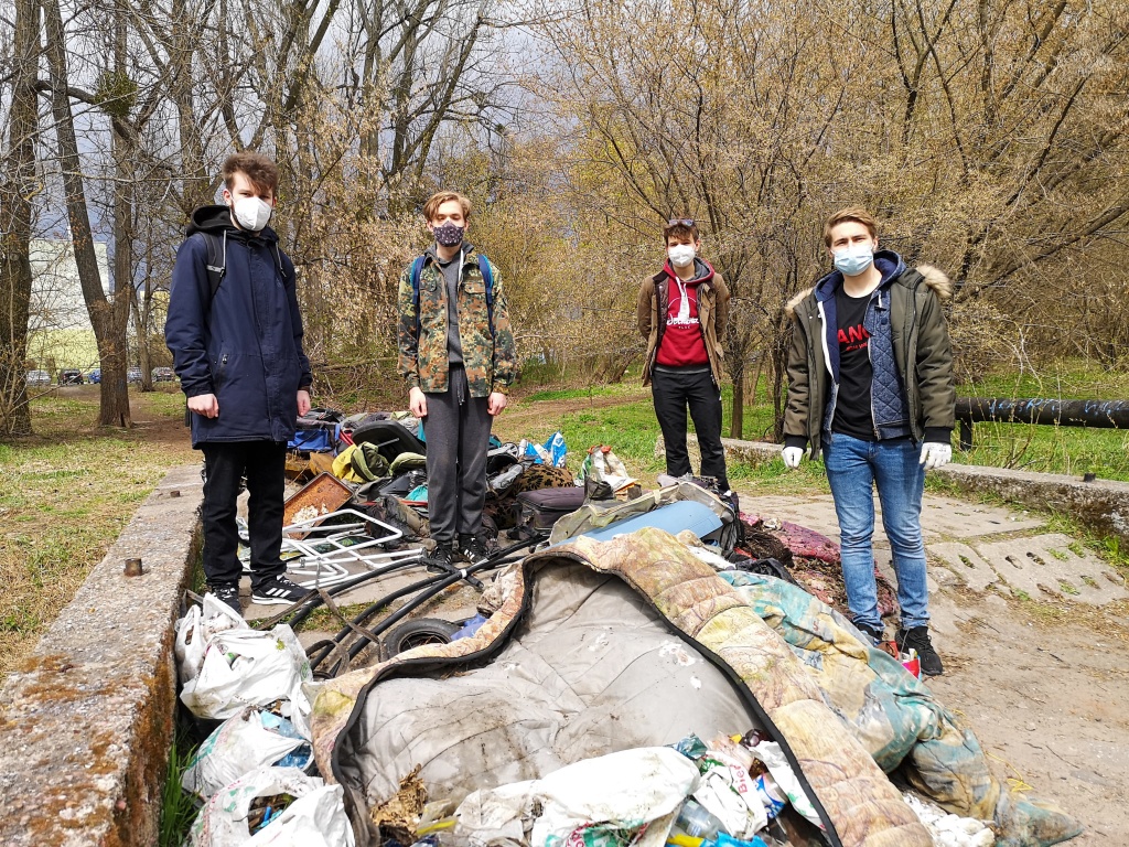 Dzień Ziemi w Łodzi. Mieszkańcy Chojen sprzątali Olechówkę. Zebrali ponad 2,5 tysiąca litrów śmieci! (fot. Marcin Hencz)