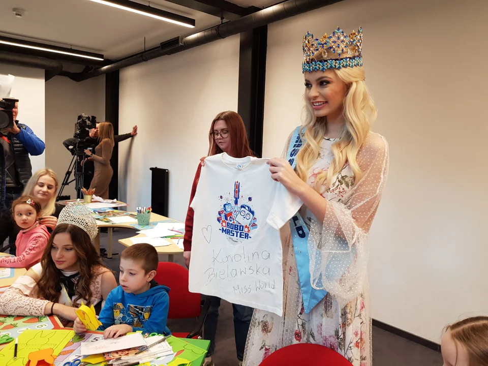 Oficjalne powitanie MISS WORLD 2021 w Łodzi! Karolina Bielawska na scenie Monopolis