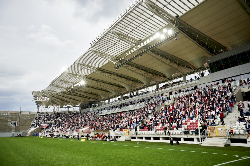 ŁKS Łódź znowu wspierany przez fanów. Kibice wracają na stadion przy al. Unii Lubelskiej 2 w Łodzi  - Zdjęcie główne