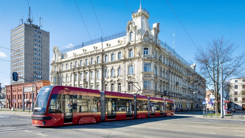 Czy ograniczenia  w komunikacji publicznej mają jeszcze sens? Branża liczy straty, prosi rząd o wsparcie i stawia ultimatum - Zdjęcie główne