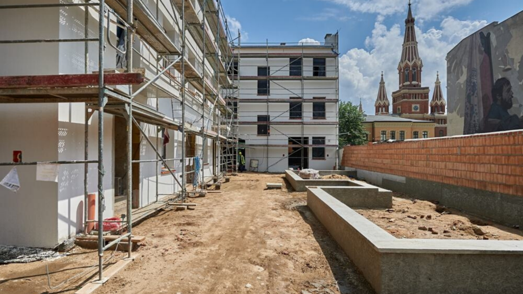 Powstaną tu pracownie artystyczne i centrum seniora. Będzie też ogród i zabytkowa studnia [ZDJĘCIA] - Zdjęcie główne