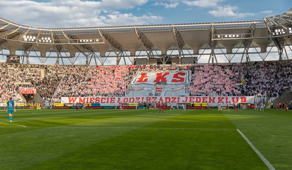 ŁKS ukarany po zadymie na derbach Łodzi - Zdjęcie główne