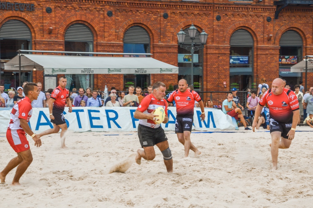 RUGBY: Sportowe emocje na plaży w Manufakturze! - Zdjęcie główne