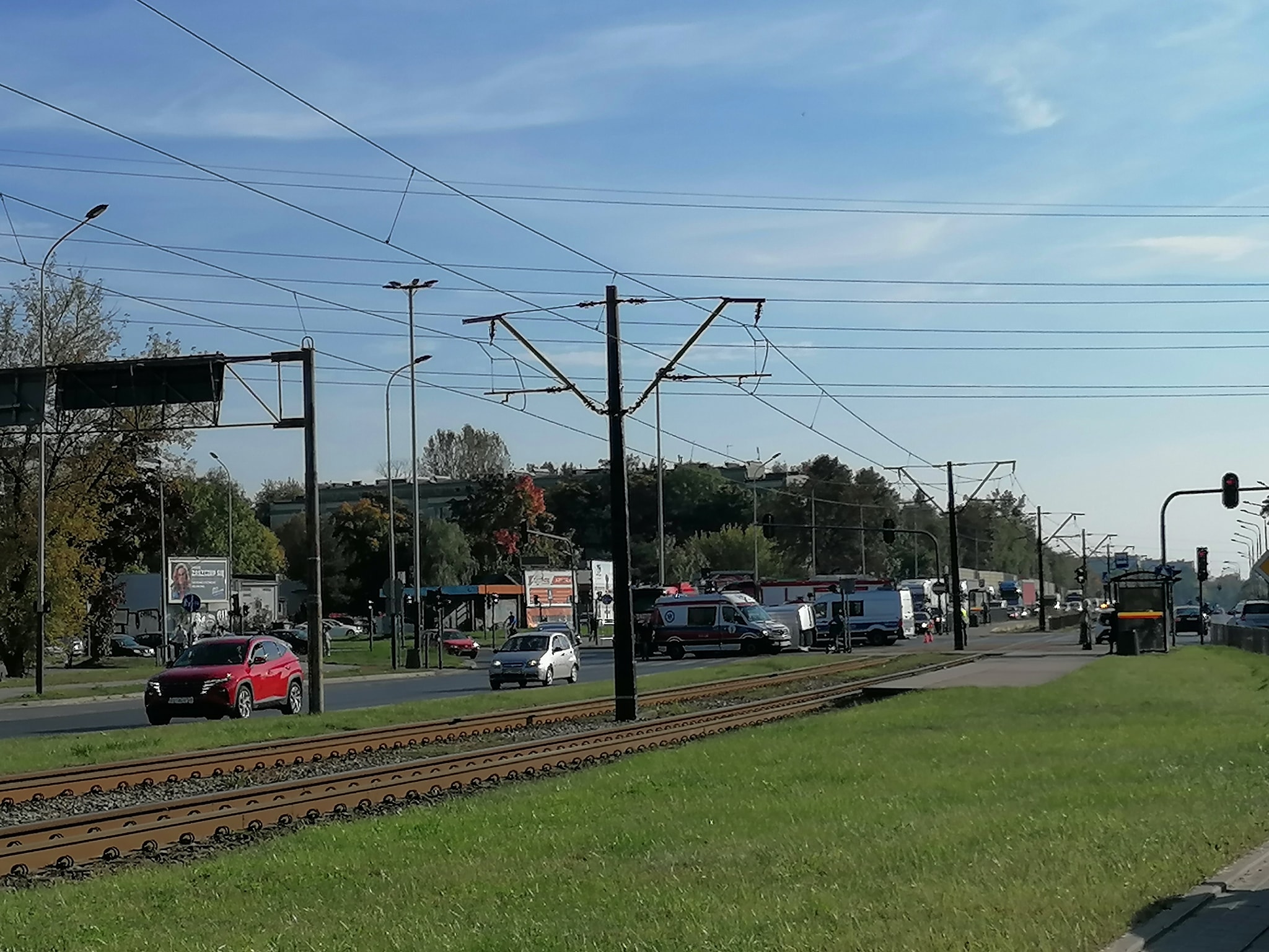 Potężny korek na al. Włókniarzy. Przewrócił się samochód Straży Granicznej  [04.10.2021] - Zdjęcie główne