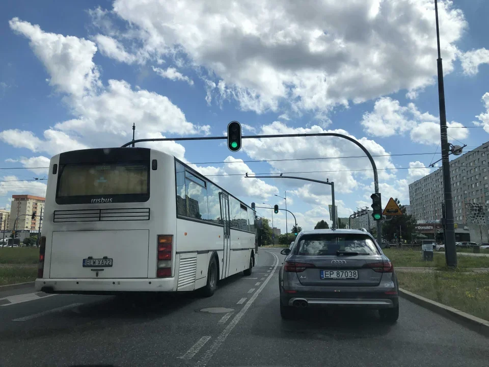 Ten Red Light w Łodzi dosłownie kosi kierowców. ITD informuje, ile dziennie wystawia mandatów - Zdjęcie główne