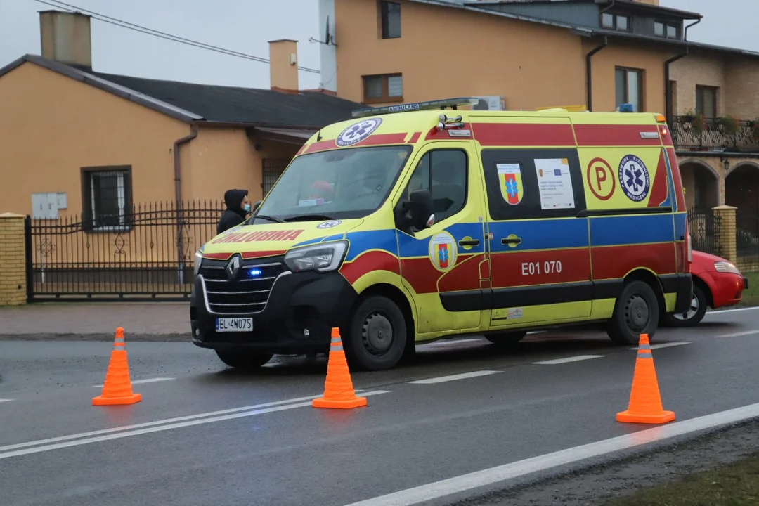 W wyniku wypadku na drodze Kutno-Piątek-Zgierz-Łódź poszkodowanych zostało kilka osób, w tym dzieci. Lądował śmigłowiec pogotowia