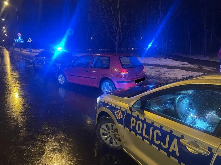 Nastolatek szarżował za kierownicą. Myślał, że zgubi policjantów [ZDJĘCIA] - Zdjęcie główne