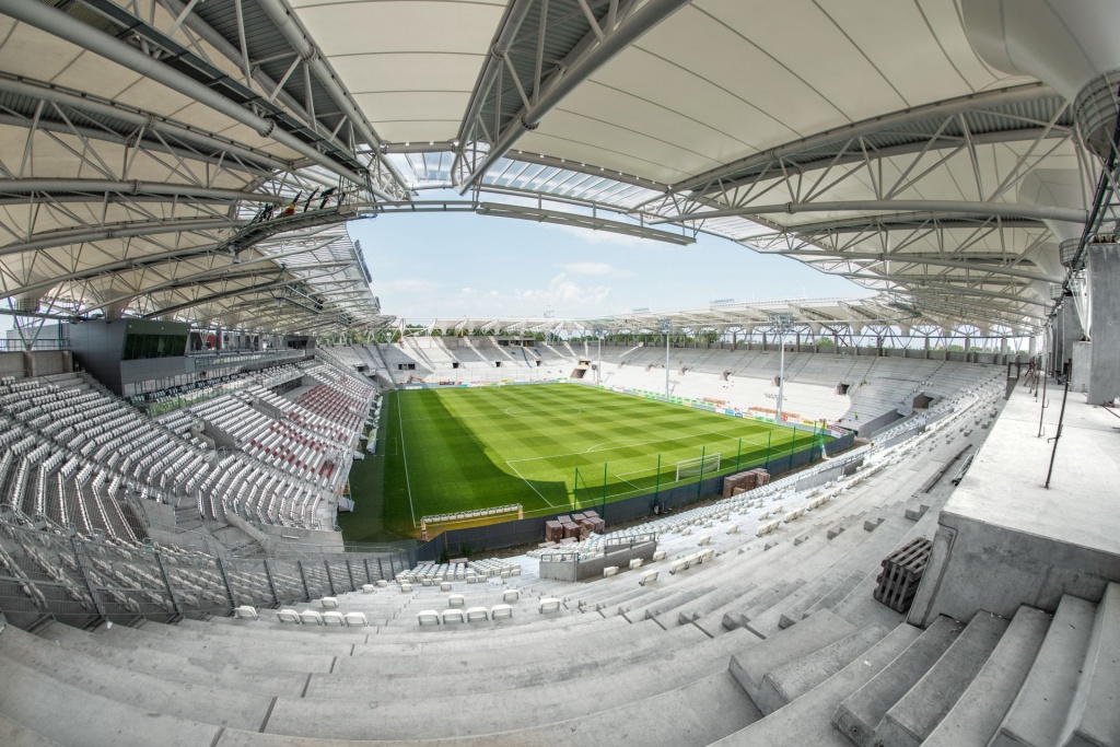 Pierwsze krzesełka na stadionie ŁKS-u Łódź (fot. ŁKS Łódź)