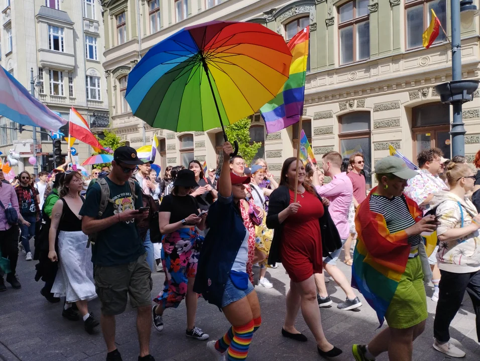 Nie tylko tęczowe skarpetki, czyli jak ważne jest wsparcie. Rozmowa z aktywistką łódzkiej Fabryki Równości - Zdjęcie główne