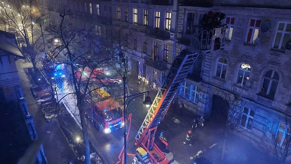 Pożar mieszkania w kamienicy w centrum Łodzi